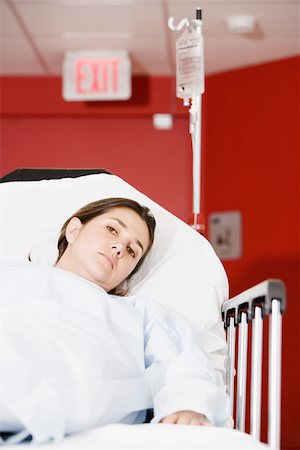 simsearch:625-01249642,k - Portrait of a female patient lying on the hospital gurney in a hospital ward Foto de stock - Sin royalties Premium, Código: 625-01251272