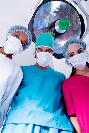 simsearch:625-01249642,k - Low angle view of surgeons in an operating room Foto de stock - Sin royalties Premium, Código: 625-01251323
