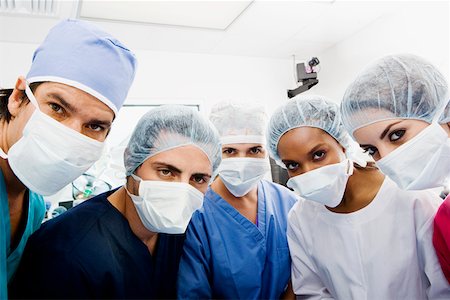 simsearch:625-01249642,k - Portrait of surgeons standing in an operating room Foto de stock - Sin royalties Premium, Código: 625-01251841