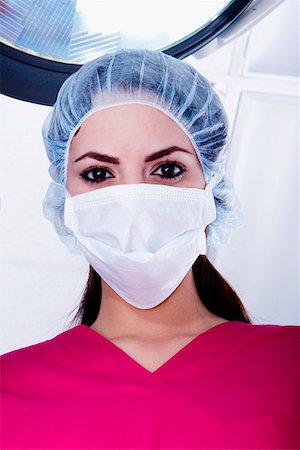 simsearch:625-01249642,k - Portrait of a female surgeon Foto de stock - Sin royalties Premium, Código: 625-01251915