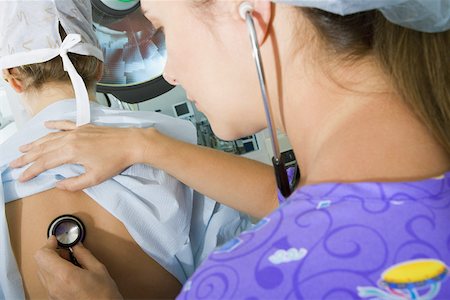simsearch:625-01249642,k - Close-up of a female doctor examining a female patient with a stethoscope Foto de stock - Sin royalties Premium, Código: 625-01252578