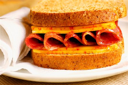 simsearch:625-01261270,k - Close-up of roast beef and cheese sandwich on a plate Stock Photo - Premium Royalty-Free, Code: 625-01261554