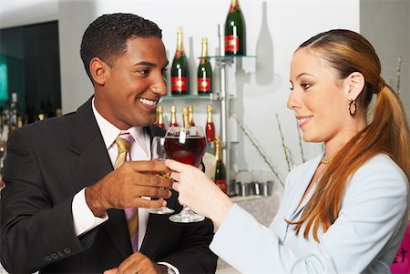 simsearch:625-00902698,k - Close-up of a businessman and a businesswoman toasting with wine glasses Foto de stock - Sin royalties Premium, Código: 625-01261595