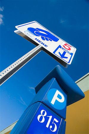 simsearch:625-01094222,k - Low angle view of a signboard Stock Photo - Premium Royalty-Free, Code: 625-01261970