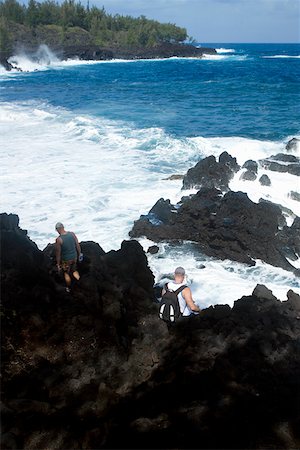 Vue arrière d'un deux personnes debout sur une falaise, îles Kehen plage de Big Island, Hawaii, USA Photographie de stock - Premium Libres de Droits, Code: 625-01745746