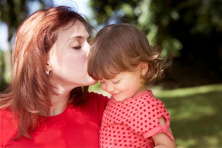 Close-up of a young woman loving her daughter Foto de stock - Sin royalties Premium, Código: 625-01747142