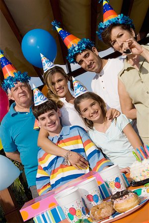 Portrait of a family celebrating a birthday party Stock Photo - Premium Royalty-Free, Code: 625-01748275