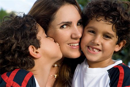 simsearch:695-05769087,k - Close-up of a mid adult woman with her two sons Stock Photo - Premium Royalty-Free, Code: 625-01748743