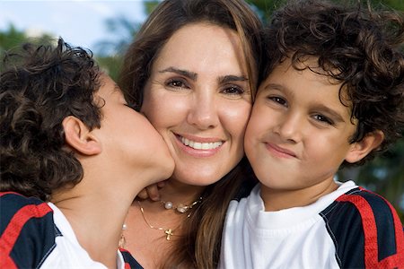 simsearch:695-05769087,k - Close-up of a mid adult woman with her two sons Stock Photo - Premium Royalty-Free, Code: 625-01748752