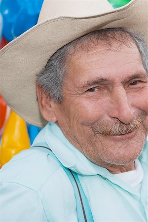 simsearch:625-02268087,k - Portrait of a senior man smiling Foto de stock - Sin royalties Premium, Código: 625-01749261