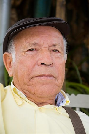 simsearch:625-02268087,k - Portrait of a senior man wearing a hat Foto de stock - Sin royalties Premium, Código: 625-01749312