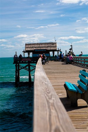 simsearch:625-00903103,k - Tourists on a pier, Cocoa Beach, Florida, USA Stock Photo - Premium Royalty-Free, Code: 625-01749570