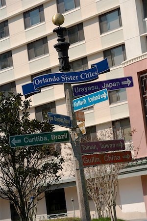 simsearch:625-01094222,k - Directional sign in front of a building, Lake Eola Park, Orlando Florida, USA Stock Photo - Premium Royalty-Free, Code: 625-01749660