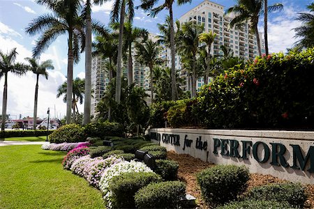 fort lauderdale - Flowers and trees in a park, Broward Center For The Performing Arts, Fort Lauderdale, Florida, USA Stock Photo - Premium Royalty-Free, Code: 625-01749826