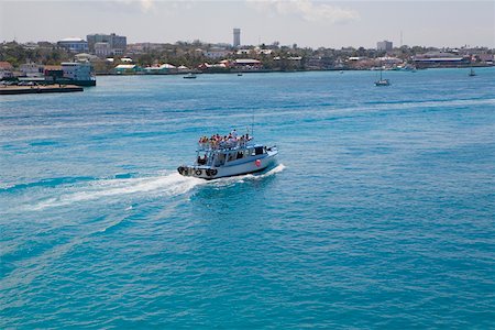 simsearch:625-01750061,k - High angle view of a tourboat in the sea, Nassau, Bahamas Stock Photo - Premium Royalty-Free, Code: 625-01749994