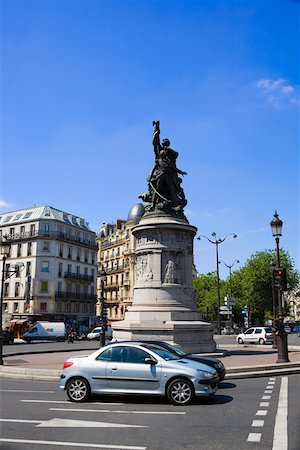 simsearch:625-01751332,k - Statues at a town square, Paris, France Stock Photo - Premium Royalty-Free, Code: 625-01750633