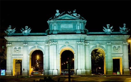 simsearch:625-01751332,k - Memorial gate lit up at night, Alcala Gate, Madrid, Spain Stock Photo - Premium Royalty-Free, Code: 625-01750806