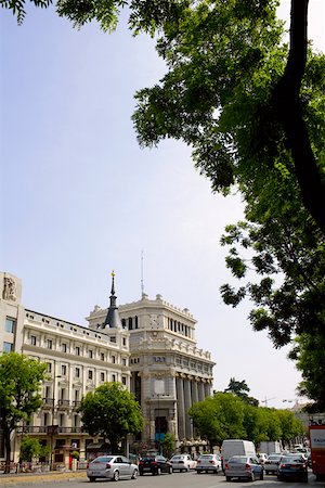 simsearch:625-01746383,k - Trafic sur une route en face d'un bâtiment, Madrid, Espagne Photographie de stock - Premium Libres de Droits, Code: 625-01750850