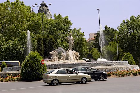 simsearch:625-01751332,k - Cars moving on a road in front of a fountain, Fountain Of Neptune, Madrid, Spain Stock Photo - Premium Royalty-Free, Code: 625-01750853