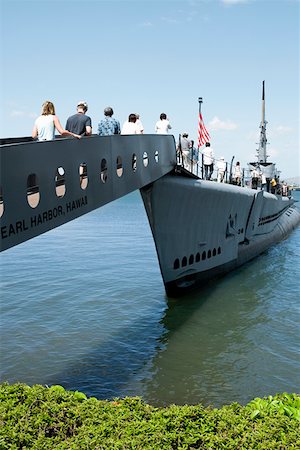 Group of people boarding on a military ship, USS Bowfin, Pearl Harbor, Honolulu, Oahu, Hawaii Islands, USA Stock Photo - Premium Royalty-Free, Code: 625-01751066