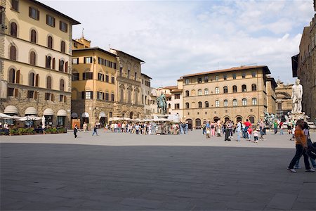 simsearch:625-01751332,k - Tourists in front of a palace, Cosme I de Medicis, Pallazo Vecchio, Florence, Italy Stock Photo - Premium Royalty-Free, Code: 625-01751277