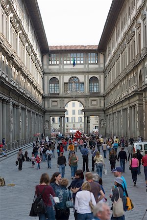 simsearch:625-01751332,k - Tourists in the street, Uffizi Museum, Pallazo Vecchio, Florence Italy Stock Photo - Premium Royalty-Free, Code: 625-01751307