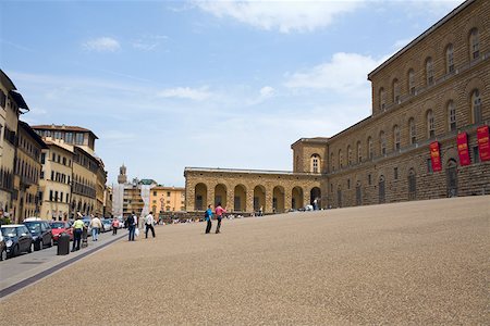 simsearch:625-01751332,k - Tourists in front of a palace, Palazzo Pitti, Florence, Italy Stock Photo - Premium Royalty-Free, Code: 625-01751302