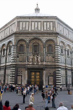 simsearch:625-01751332,k - Group of people in front of a church, Battistero di San Giovanni, Florence, Italy Stock Photo - Premium Royalty-Free, Code: 625-01751320