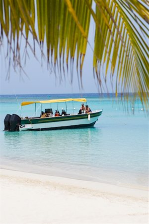 simsearch:625-00903103,k - Tourists traveling in a tourboat in the sea, Honduras Stock Photo - Premium Royalty-Free, Code: 625-01751946