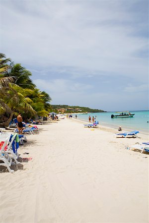 simsearch:625-00903103,k - Tourists on the beach, Honduras Stock Photo - Premium Royalty-Free, Code: 625-01751957