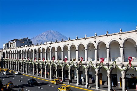 simsearch:625-01750061,k - High angle view of cars moving on a road in front of a palace, Plaza-de-Armas, Arequipa, Peru Stock Photo - Premium Royalty-Free, Code: 625-01753298