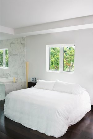 Interiors of a bedroom Stock Photo - Premium Royalty-Free, Code: 625-02265894