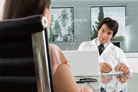 doctor and patient laptop - Male doctor sitting with a patient in a clinic Stock Photo - Premium Royalty-Free, Code: 625-02267236