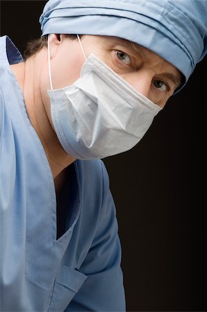 simsearch:625-02929180,k - Close-up of a surgeon wearing scrubs and a surgical mask Stock Photo - Premium Royalty-Free, Code: 625-02929190