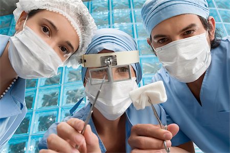 simsearch:625-02929180,k - Two male surgeons and a male surgeon in an operating room Stock Photo - Premium Royalty-Free, Code: 625-02929228
