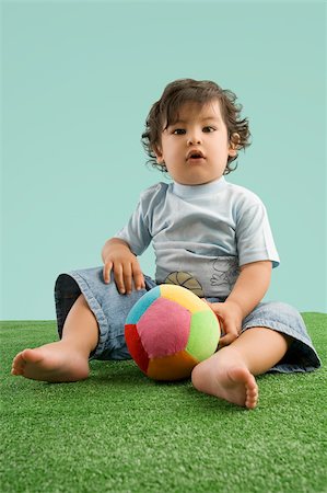 simsearch:625-02929316,k - Portrait of a boy playing with a ball Stock Photo - Premium Royalty-Free, Code: 625-02929309