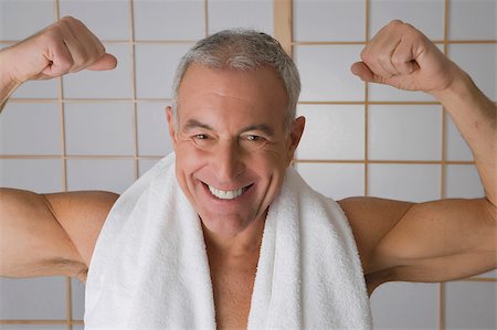 Portrait d'un homme senior fléchir ses muscles Photographie de stock - Premium Libres de Droits, Code: 625-02932157