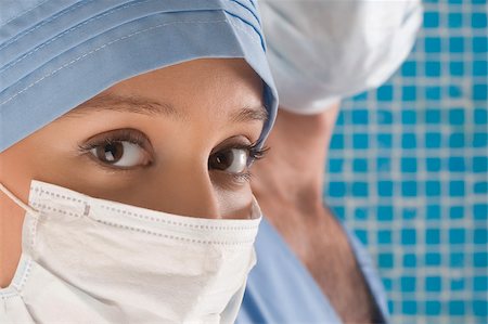simsearch:625-02929180,k - Close-up of a female surgeon wearing a surgical mask Stock Photo - Premium Royalty-Free, Code: 625-02932679