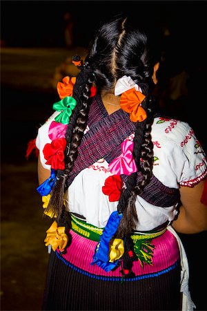 Vue arrière d'une femme en costume traditionnel, île Janitzio, Morelia, Etat de Michoacan, Mexique Photographie de stock - Premium Libres de Droits, Code: 625-02933378