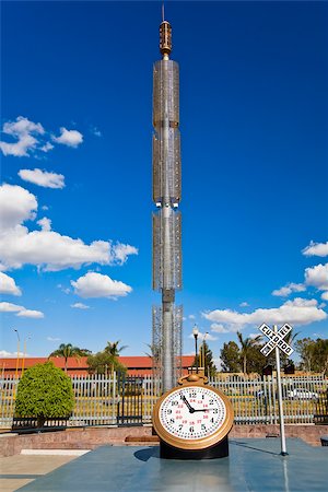 Clock in a park, Three Centuries Memorial Park, Aguascalientes, Mexico Stock Photo - Premium Royalty-Free, Code: 625-02933457