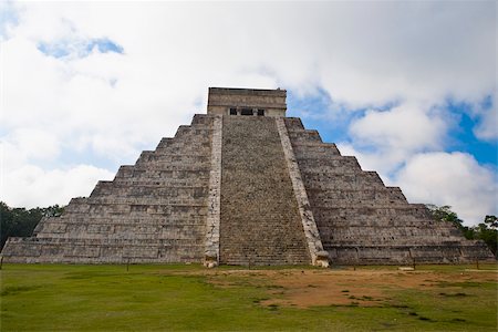 simsearch:630-03481463,k - Low angle view of a pyramid on a landscape, Chichen Itza, Yucatan, Mexico Stock Photo - Premium Royalty-Free, Code: 625-02933750