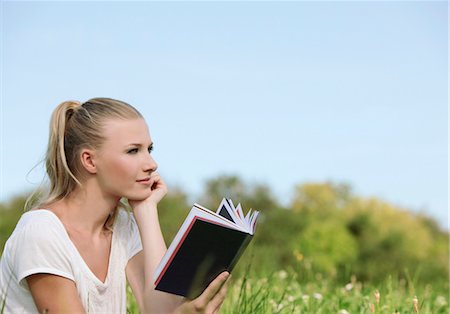 simsearch:628-07072097,k - Young woman outdoors reading book Stock Photo - Premium Royalty-Free, Code: 628-05817527