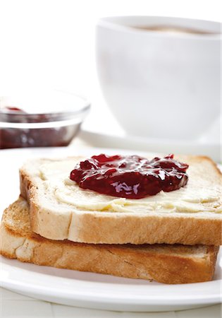 Toast with butter and jam Stock Photo - Premium Royalty-Free, Code: 628-05817893