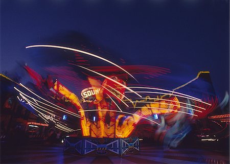 Turning carousel at night, Augsburg, Bavaria, Germany Foto de stock - Sin royalties Premium, Código: 628-05817943