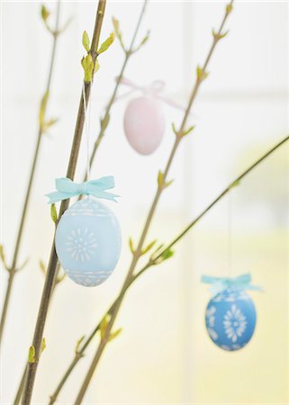 easter egg - Easter egg on hazel branches Stock Photo - Premium Royalty-Free, Code: 628-05818009