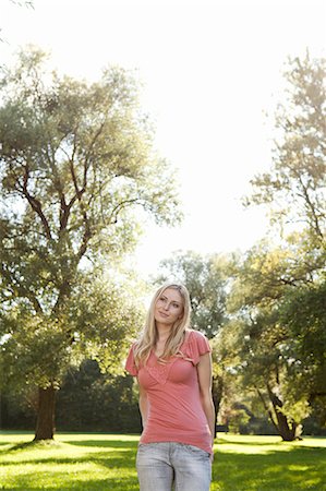 simsearch:628-07072097,k - Smiling young woman outdoors Stock Photo - Premium Royalty-Free, Code: 628-07072309