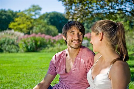 simsearch:628-07072151,k - Man and woman smiling at each other Stock Photo - Premium Royalty-Free, Code: 628-07072346