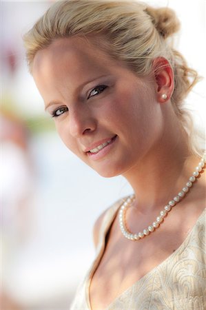 simsearch:628-07072621,k - Elegant blond woman outdoors Stock Photo - Premium Royalty-Free, Code: 628-07072627