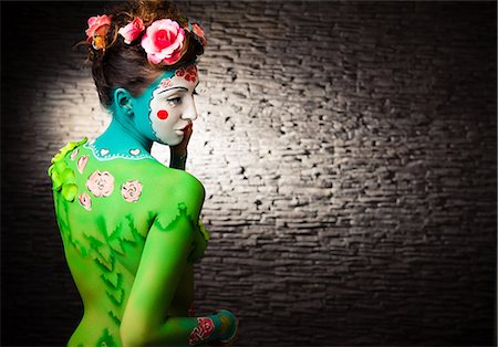 peint - Young woman with traditional Asian body painting, rear view Photographie de stock - Premium Libres de Droits, Code: 628-07072950