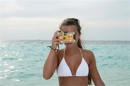 simsearch:628-00919176,k - Young girl taking pictures by an under water camera Stock Photo - Premium Royalty-Free, Code: 628-00919192